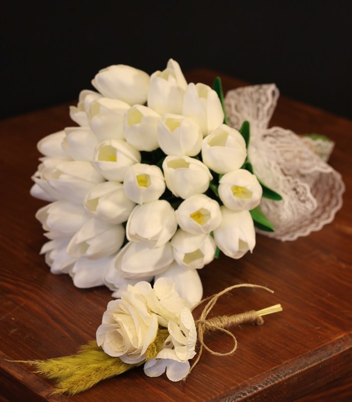 Beyaz Lale Gelin Çiçeği